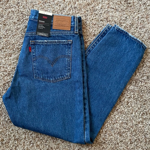 NWT Levi’s Wedgie Tapered Jean tagged Sz 30 - Picture 2 of 4